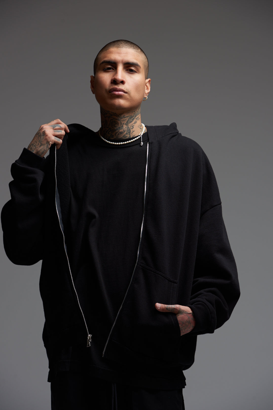 CM8600 BLACK ZIPPER HOODIE