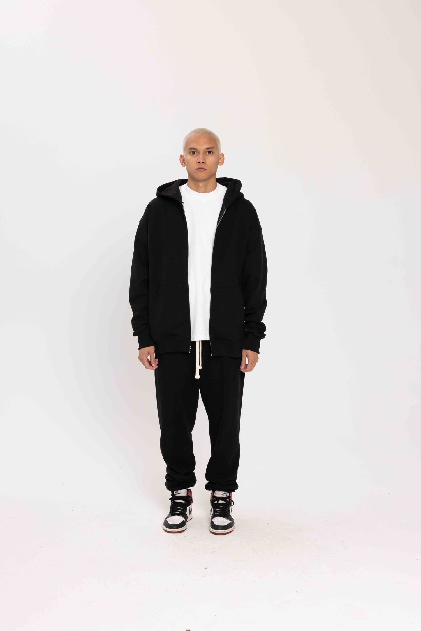 CM8600 BLACK ZIPPER HOODIE