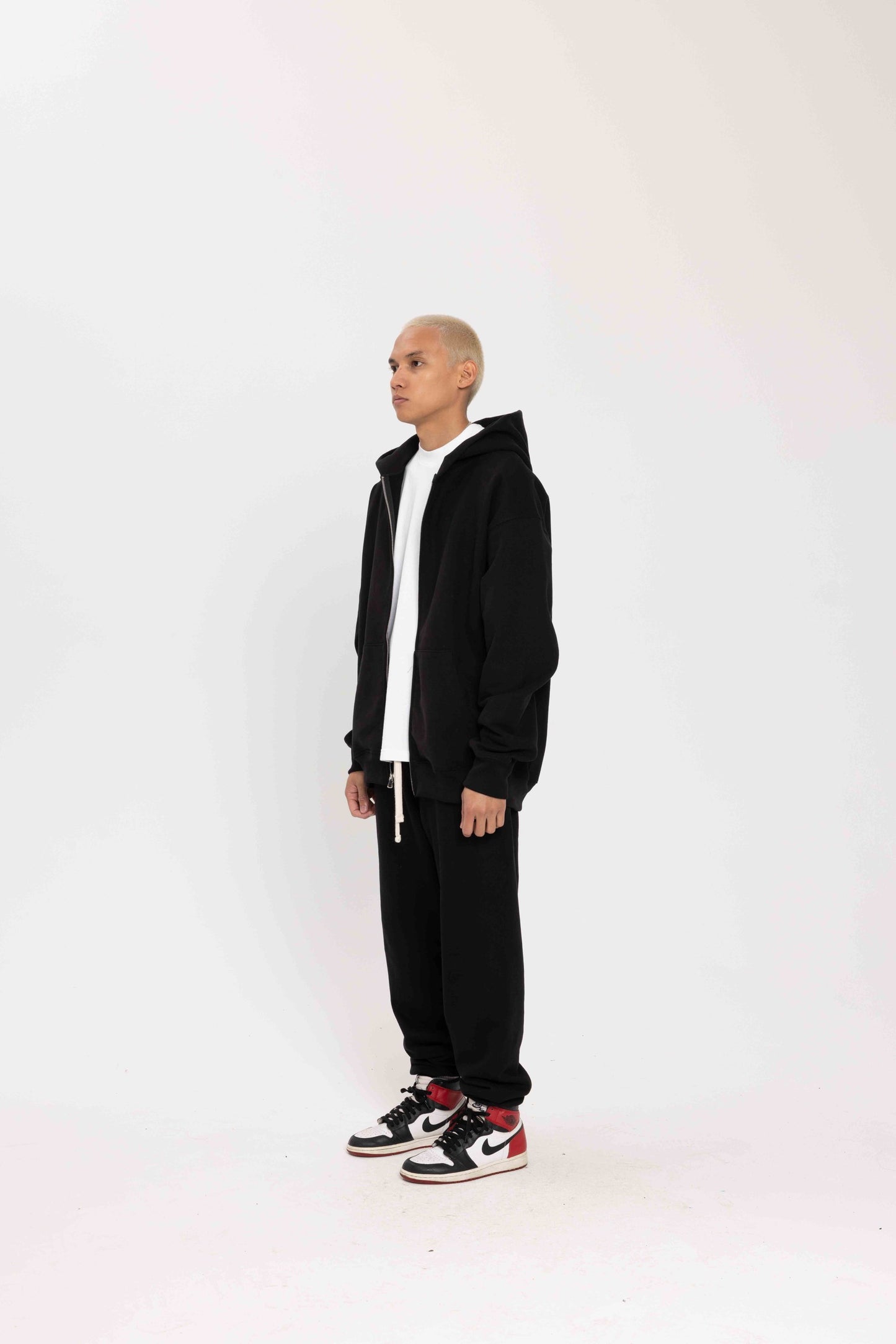 CM8600 BLACK ZIPPER HOODIE