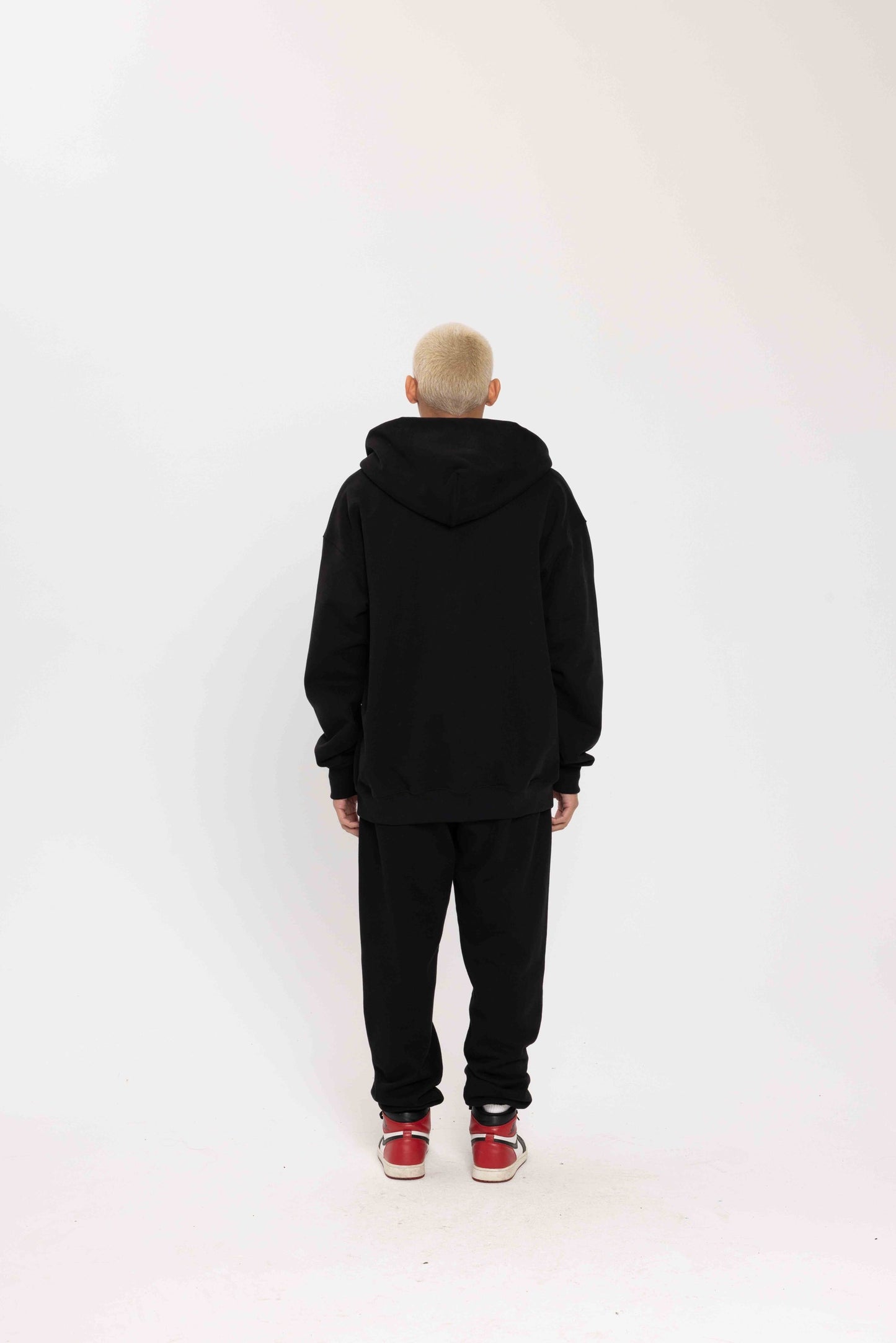 CM8600 BLACK ZIPPER HOODIE